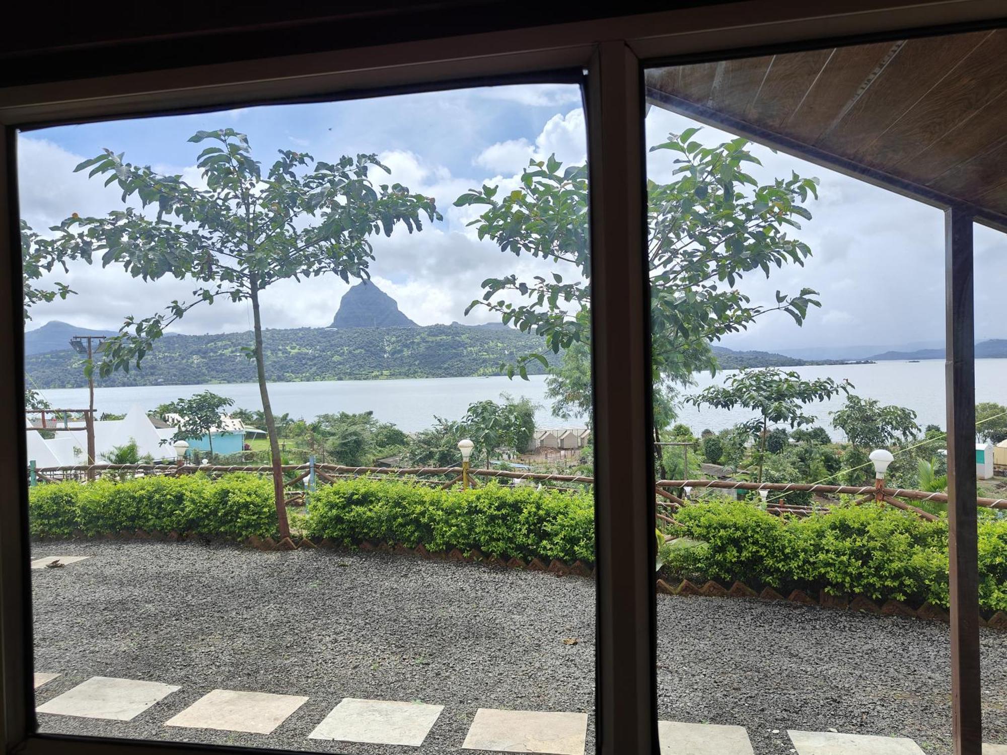 Shelby Pawana Lake Cottages & Camping Tents Lonavala Luaran gambar